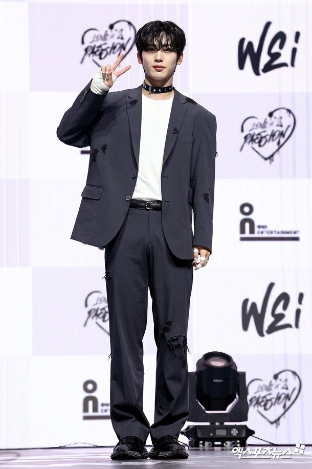 위아이 김요한 '포즈의 정석'[엑's HD포토] : 네이트 뉴스
