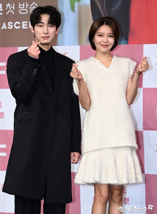 최수영 