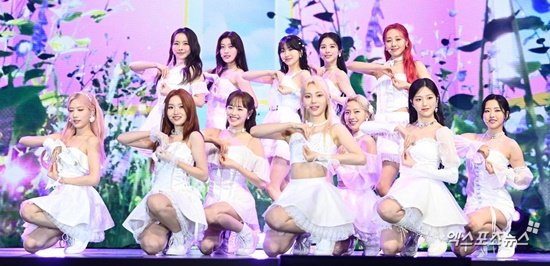 츄, 퇴출 아닌 듯한 행보…MC·듀엣 빼곡한 스케줄 [엑's 초점] : 네이트 뉴스