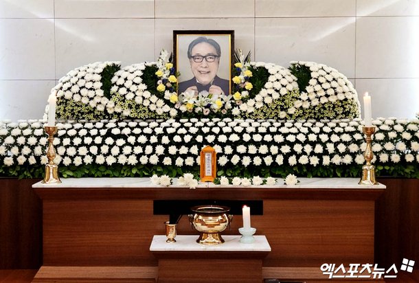 故 변희봉·노영국, 오늘(20일) 발인…추모·애도 속 영면 [엑's 투데이] : 네이트 연예