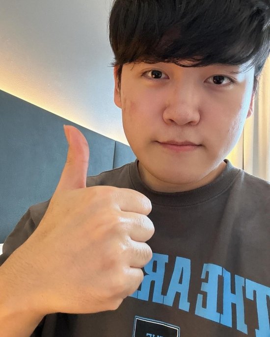 T1 '구마유시' 이민형 선수, 1천만 원 기부하며 선행 챌린지 동참 "새로운 기적 만들자" : 네이트 스포츠 T1 '구마유시' 이민형 선수, 1천만 원 기부하며 선행 챌린지 동참 "새로운 기적 만들자" : 네이트 스포츠