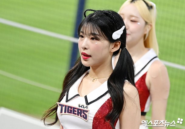 천소윤 치어리더 2024 KIA 타이거즈 천사날개 헤어장식