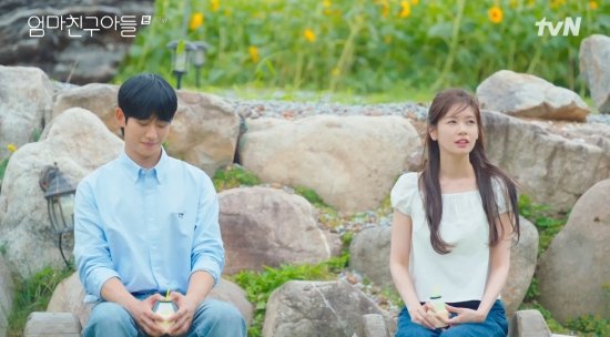 "우리 이제 친구 아니다"…'엄친아' 정해인♥정소민, 키스로 연애 시작 : 네이트 연예