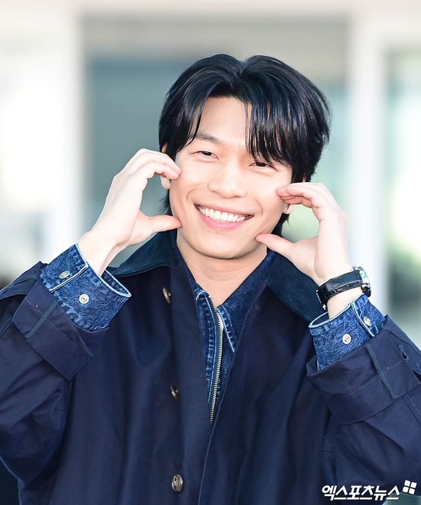 위하준 '양볼하트도 척척'[엑's HD포토] : 네이트 연예