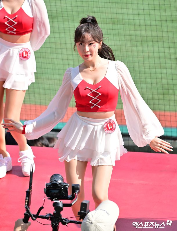 안지현 치어리더 경기장 공연과 활동 사진 33