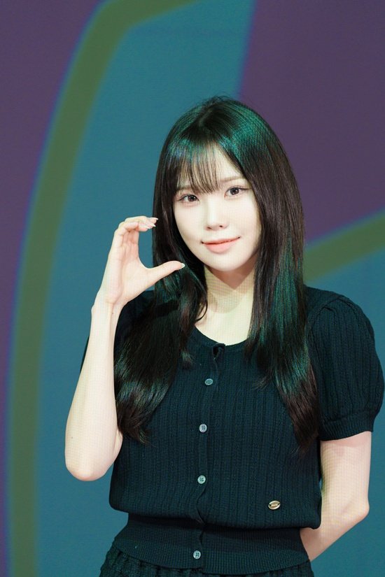 '아이돌 데뷔' 우정잉, 첫 공식석상…
