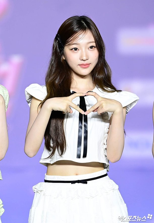 하투하 스텔라 '깜찍 손하트'[엑's HD포토] : 네이트 연예