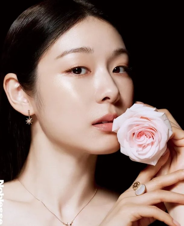"김연아 35살 맞아? 20대 같아"…피겨 여왕 근황에 일본 언론 '들썩'→"갈수록 아름다워진다" 열광 : 네이트 스포츠 "김연아 35살 맞아? 20대 같아"…피겨 여왕 근황에 일본 언론 '들썩'→"갈수록 아름다워진다" 열광 : 네이트 스포츠