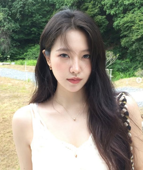 레드벨벳 막내 예리, 벌써 이렇게 성숙해졌어?…데뷔 초 '꼬부기상'과 180도 다른 분위기 : 네이트 연예