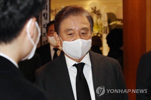 홍석현 중앙홀딩스 회장, 전두환 전 대통령 조문 : 네이트 뉴스