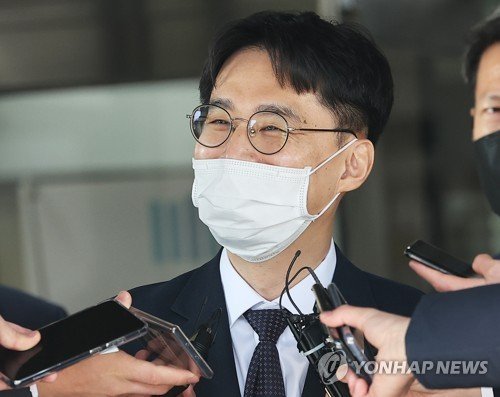 질문에 답하는 박하영 차장검사 : 네이트 뉴스