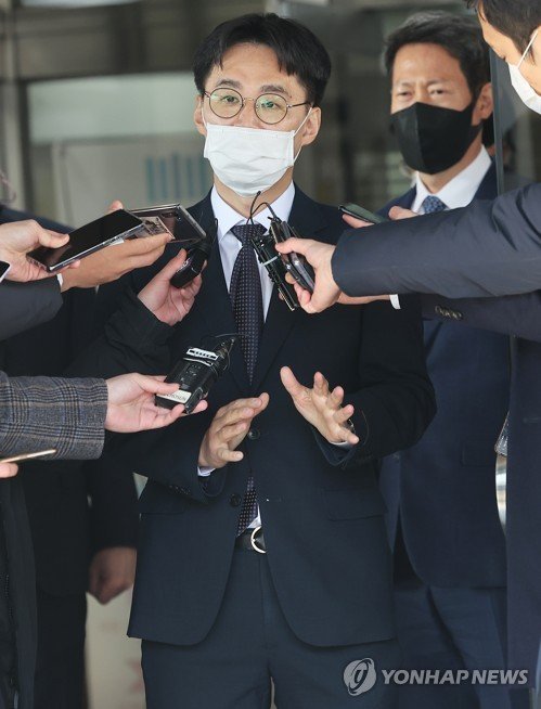 질문에 답하는 박하영 차장검사 : 네이트 뉴스