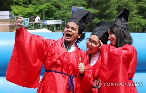 '단령 입고 스마일~' : 네이트 뉴스