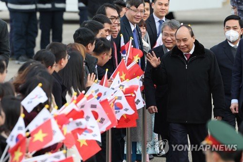 서울공항에 도착한 응우옌 쑤언 푹 베트남 국가주석 : 네이트 뉴스