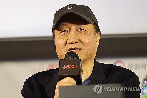 인사말하는 문성욱 전주국제영화제 공동집행위원장 : 네이트 뉴스
