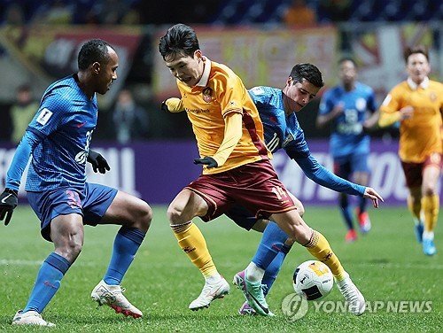 공격하는 장호연 : 네이트 스포츠