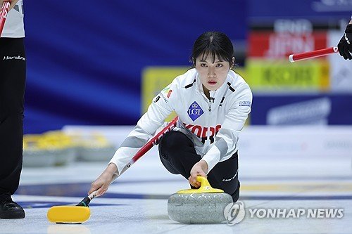 투구하는 한국 설예은 : 네이트 스포츠