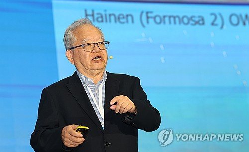 발표하는 광자오 샤오 명예 석좌교수 : 네이트 뉴스