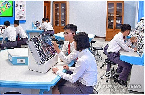 북한 김책공대의 종합실험교육관 : 네이트 뉴스