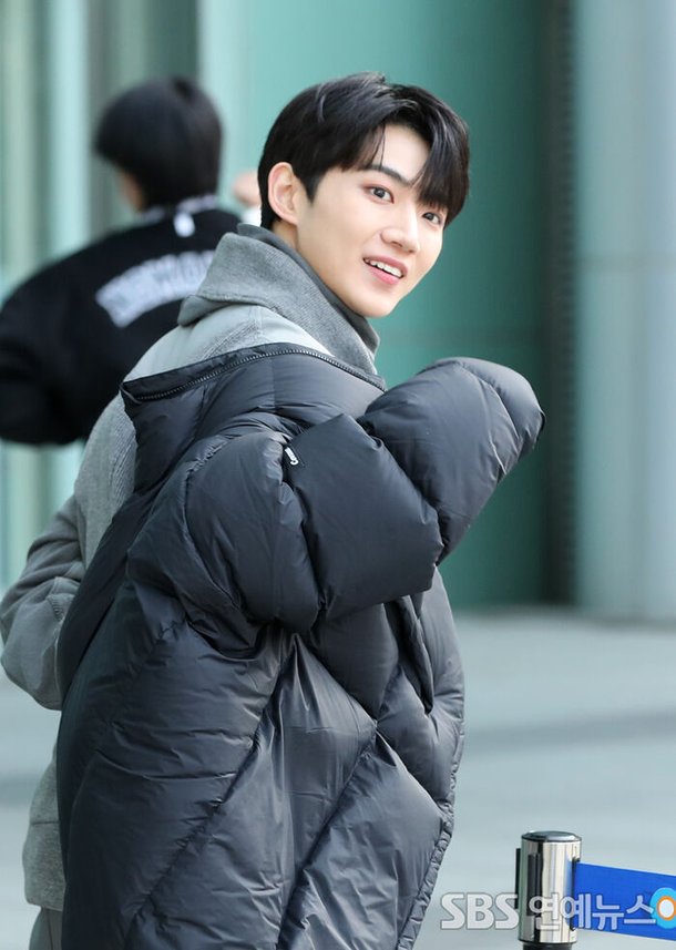 [E포토] 템페스트 형섭, '햇살처럼 빛나는 비주얼' : 네이트 연예