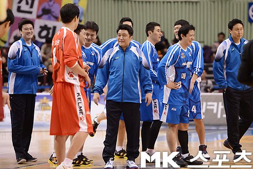[mk포토] 유도훈, '우지원, 이기기만 했어도 네가 MVP인데~' : 네이트 스포츠