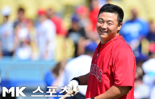 [mk포토] 최현, '오늘 배트가 좀 맞는데' : 네이트 스포츠