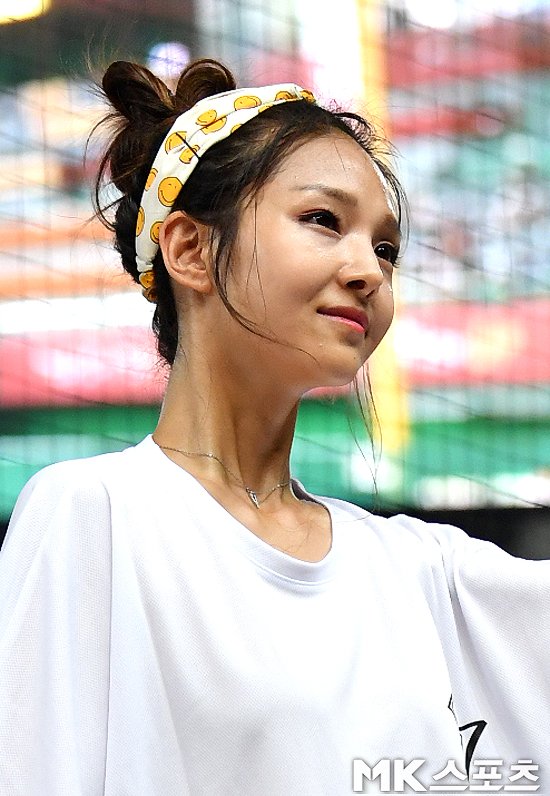 치어리더 강윤이, 구슬땀 송글송글 [MK포토] : 네이트 …