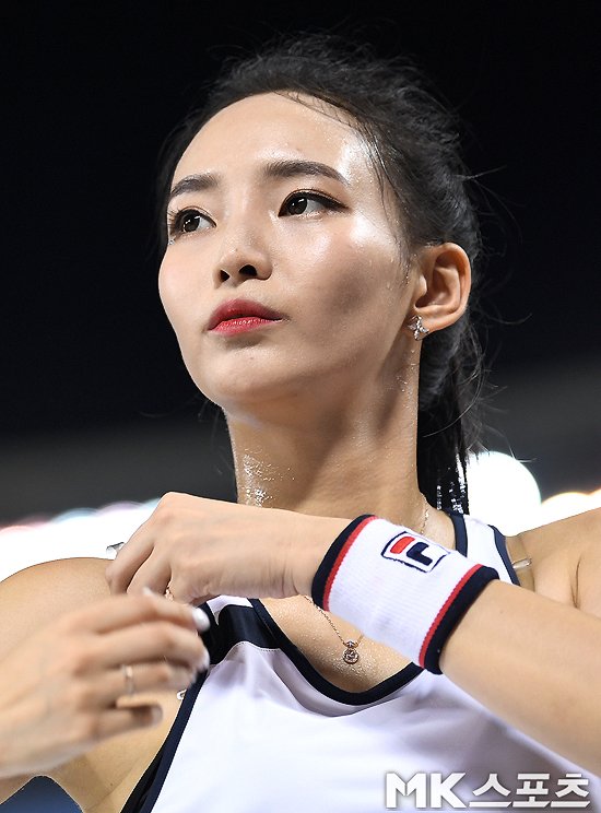 치어리더의 구슬땀 [MK포토] : 네이트 스포츠