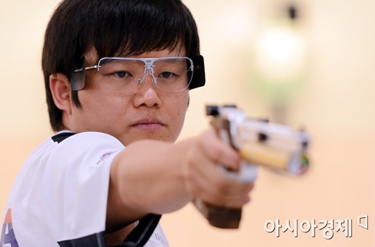 사격 최영래, 실업연맹회장배 10m 공기권총 대회新 금메달 : 네이트 스포츠