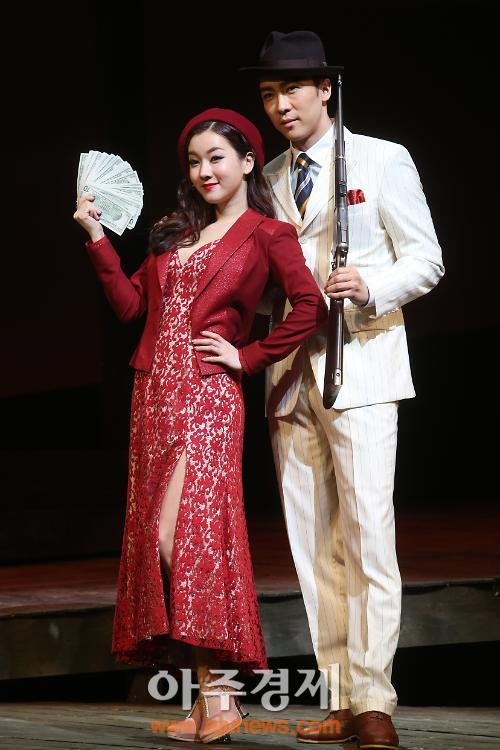 [포토] '보니앤클라이드' 오소연-에녹, '뮤지컬 기대하세요!' : 네이트 뉴스