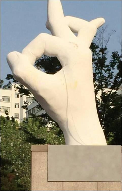 홍대 일베 조각상 논란…제작 학생, 