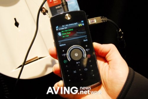 [MWC 2008]Motorola to exhibit its music phone 'ROKR E8' adopting a ...