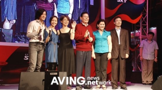 ['09 서울충무로국제영화제] '친밀' 배우 정이건ㆍ임가흔 내한 : 네이트 뉴스