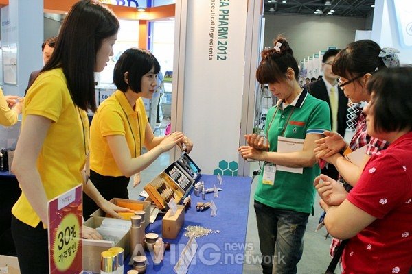 [KOREA PHARM 2012 on-site] Dongkwang Pharm Natural ingredient ...