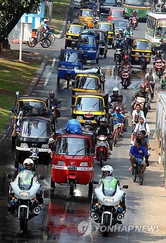 INDONESIA ASEAN RICKSHAW RACE : 네이트 뉴스