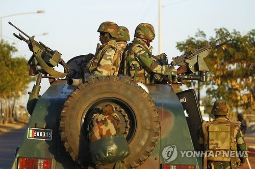 GAMBIA CRISIS SENEGALESE SOLDIER IN BANJUL : 네이트 뉴스