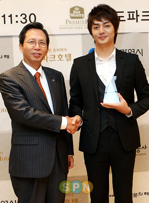 [포토]김준 '인천을 널리 알릴게요' : 네이트 연예