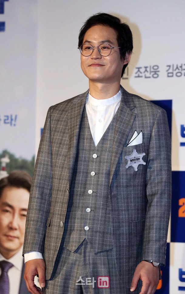 [포토]김성균 '조수 역할 잘합니다' : 네이트 연예
