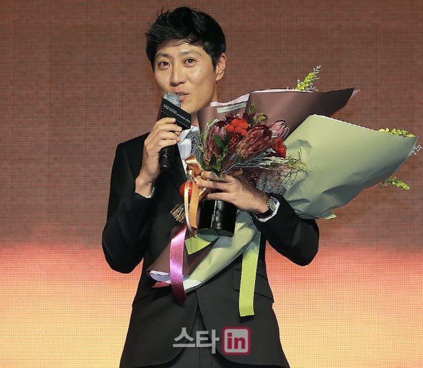 [포토] 우수지도자상 수상 소감을 밝히는 최현 : 네이트 스포츠