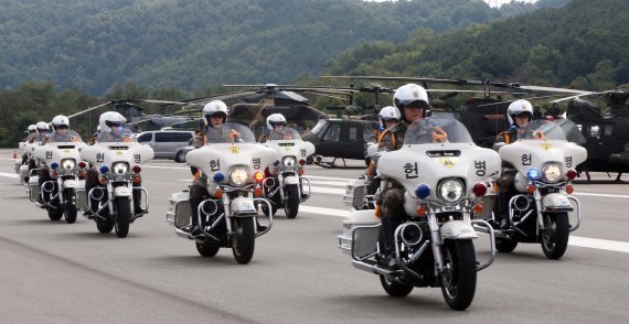 헌병, 앞으로는 '군사경찰'…軍, 5개 병과 명칭 개선나선다 : 네이트 뉴스