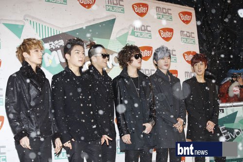 [포토] 틴탑 '눈이와도 우리는 강렬한 카리스마' : 네이트 연예