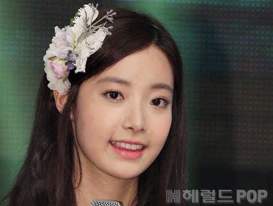 [포토]현주, 에이프릴의 '애교 끝판왕' | 아이돌24시 : 네이트 연예