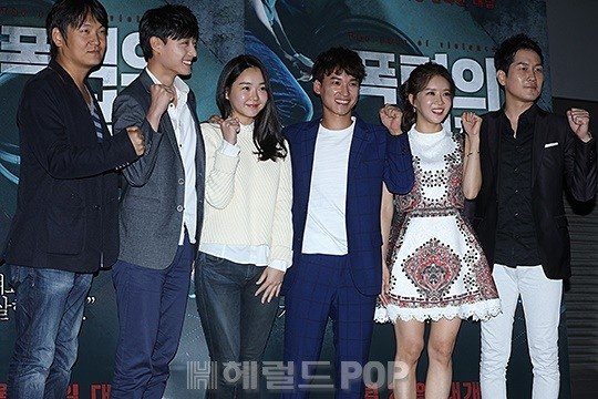 [포토]강효진 감독-이풍운-주민선-김영용-한여울-김영무 '폭력의 법칙 파이팅!' | 아이돌24시 : 네이트 연예