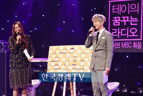 [포토]캐스커 융진-테이 '꿈꾸라 청취자 사연들 읽어볼까요?' : 네이트 뉴스