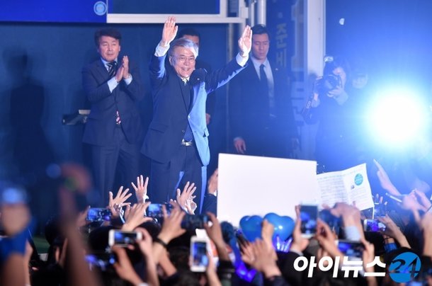 [포토]문재인, '광화문 대통령 시대' : 네이트 뉴스