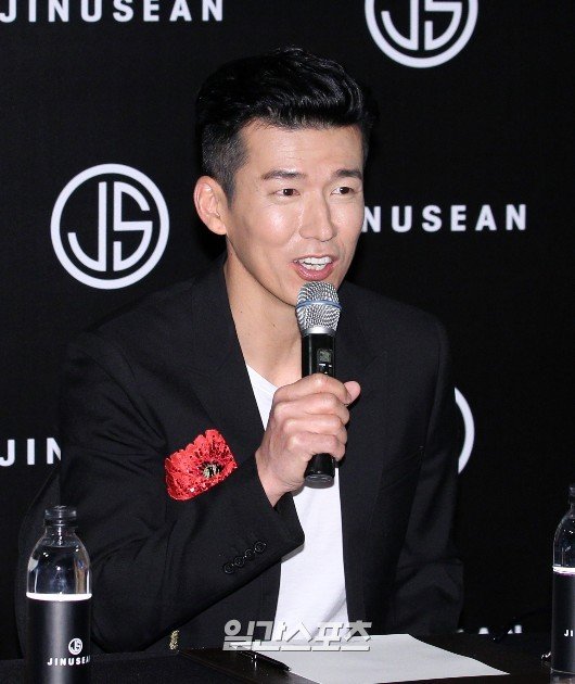 션, 1000만원 또 기부…결혼 후 기부금 총 38억원 : 네이트 연예