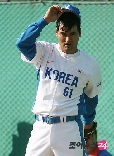 [포토]박찬호, '열심히 던지니 땀이 흐르네' : 네이트 스포츠