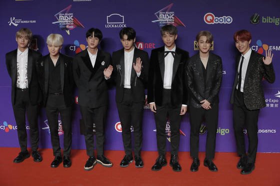 Breaking! BTS Wins Artist of the Year at MAMA 2017 : 네이트 뉴스