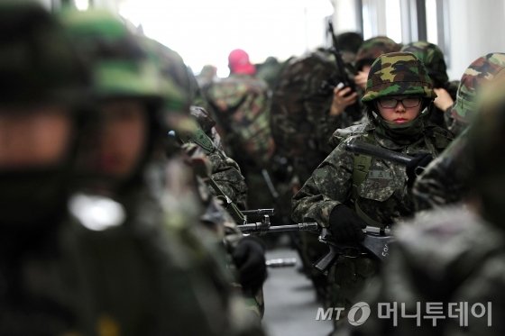 66년 전 오늘…대한민국 여군, '금녀의 벽'을 넘다 : 네이트 뉴스