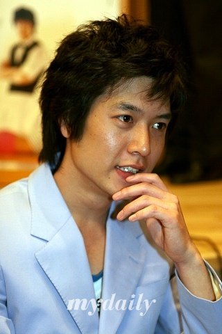 조현재, 팬들이 세트장서 출장뷔페 깜짝 응원 : 네이트 연예